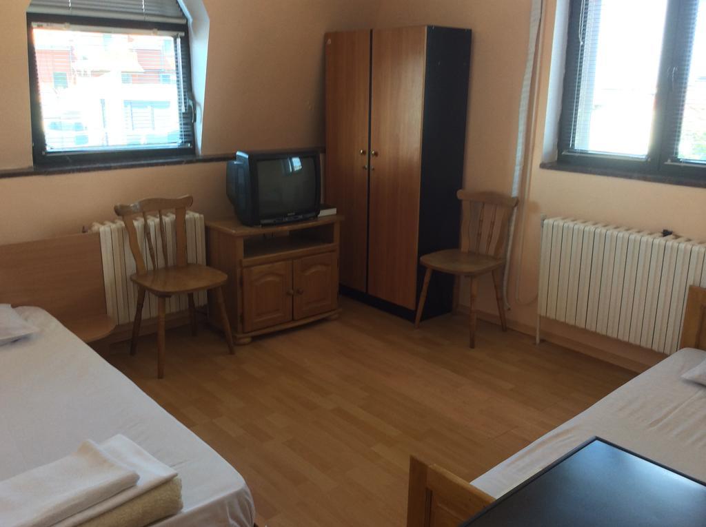 National Hotel Ruse Room photo