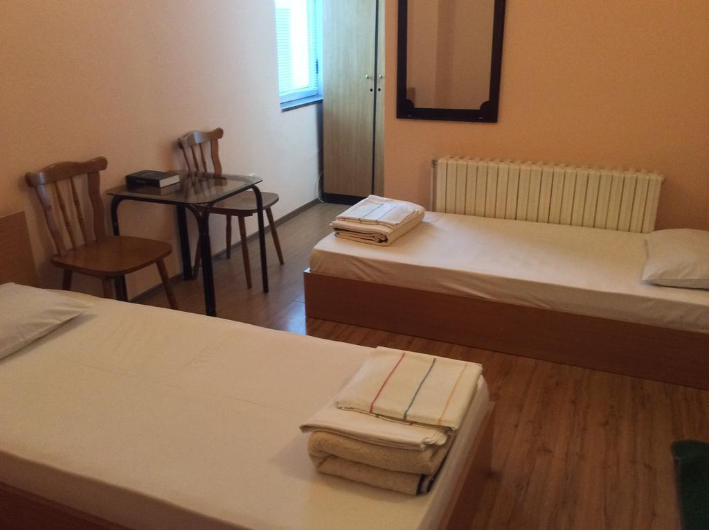 National Hotel Ruse Room photo